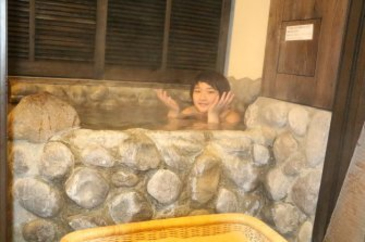 一家非常棒的日式酒店,订了二晚,含早晚餐,带私汤(室内小池温泉)每天