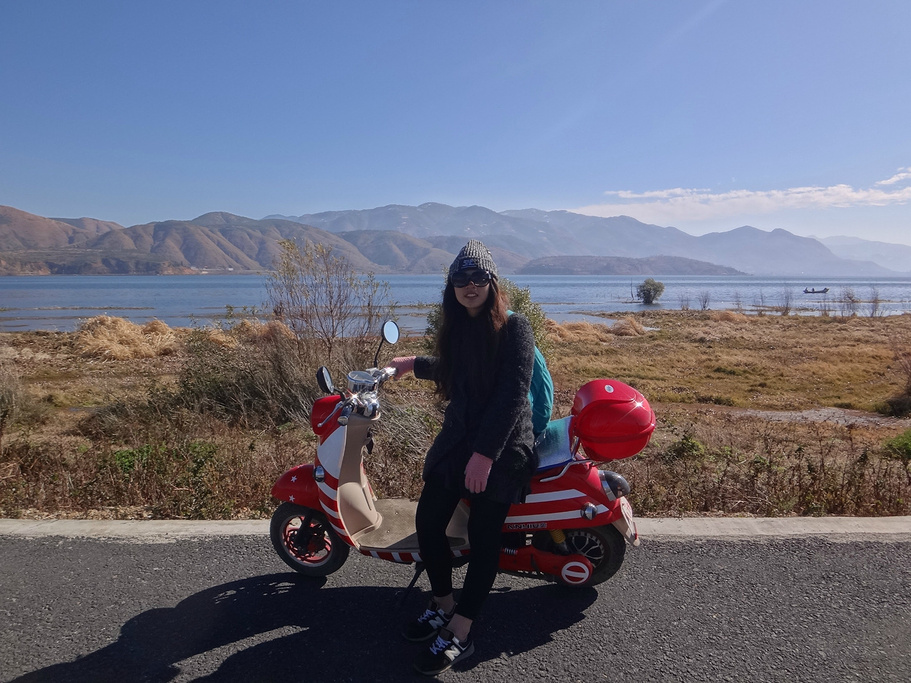 2015骑环洱海,一路上还认识1了美女两个大全电影性感美女和一个图片