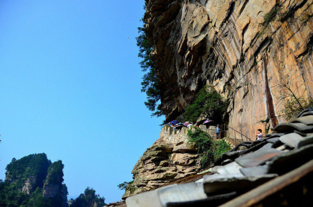 乌龙寨:杨家界景区中最为奇险的一个地方,以前是一座土匪寨子,进去要