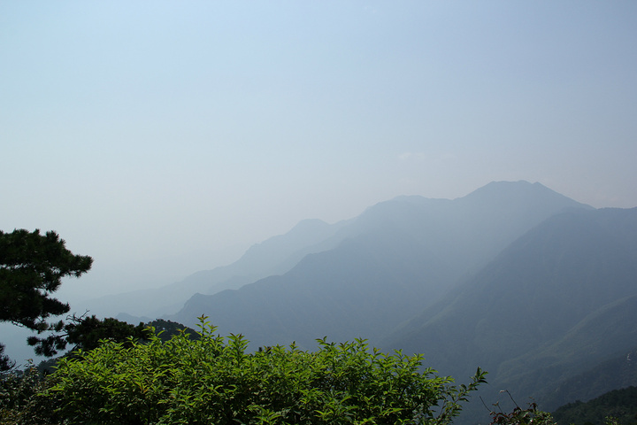 右边最高那座就是庐山最高峰大汉阳峰