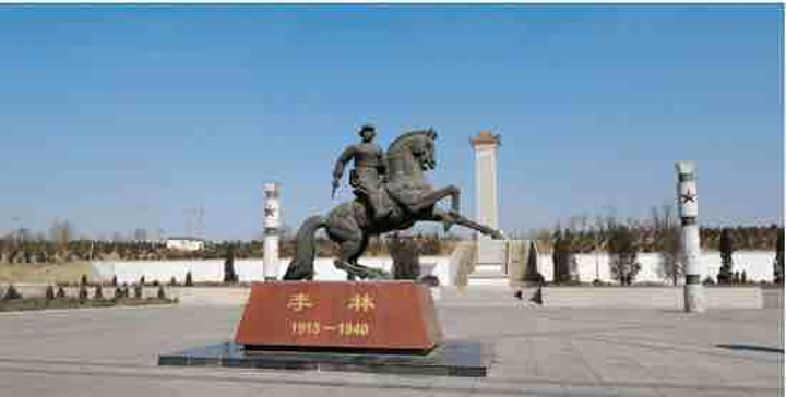 李林烈士纪念园位于延平楼西面,是一座翠柏环绕繁花斗艳的纪念园.