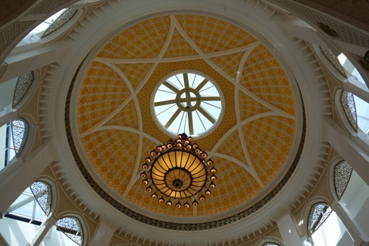 2016.牌鞋子、名牌墨镜、最新款手机._迪拜购