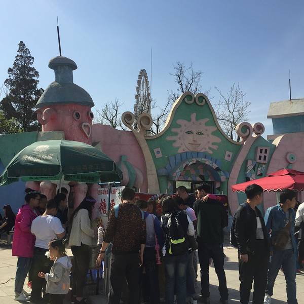 warawara,一家正宗的还是料理,真的火爆!11:30开门,我们到达的时间刚刚好,屋里还只有一桌人,我们连菜都没点完呢,一楼基本都满了!二楼没上去,不知道什么样子~想去尝尝的同志们,一定要安排好时间,等位是很有可能的!她们家就在时代奥城,沿着最右侧的街道走到尽头就看见啦!