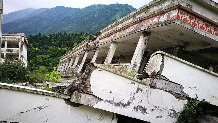 2008年5月12号下午2点28号,四川阿坝汶川大地震,震中是映秀镇跟漩口镇