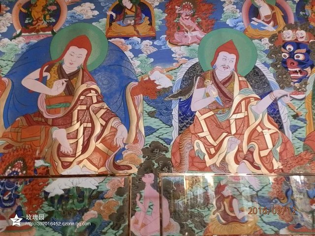 大召寺内的壁画都是有内容的,这幅壁画在讲述着佛经故事.