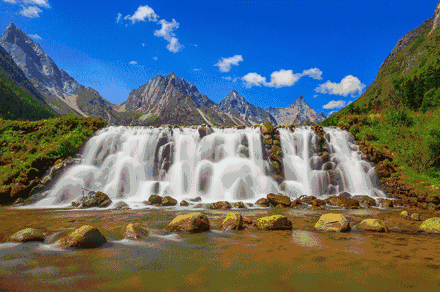 毕棚沟春游季踏青赏花观雪山