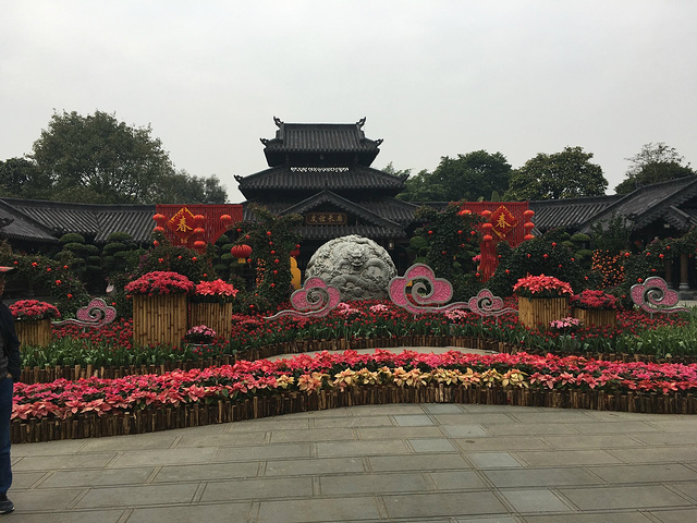 强烈推荐,门票便宜,景区很大,干净漂亮,人少,停车方便_青秀山"的评论
