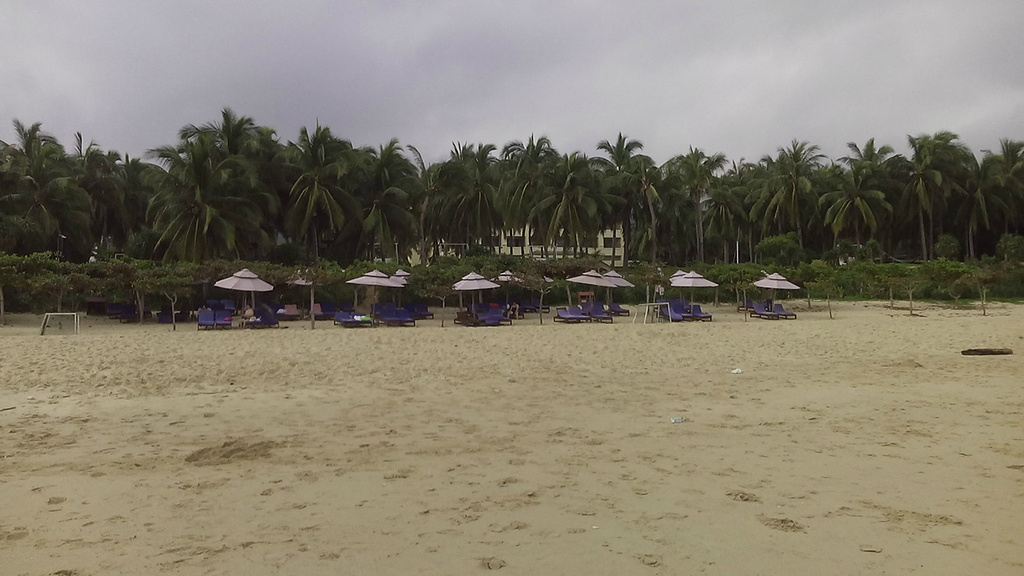 晚上依照很多人推荐的前往百花谷必胜客吃饭_