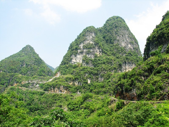 金钗石林又叫"天府石林城堡",位于马山县金钗镇龙塘村天府屯,这里