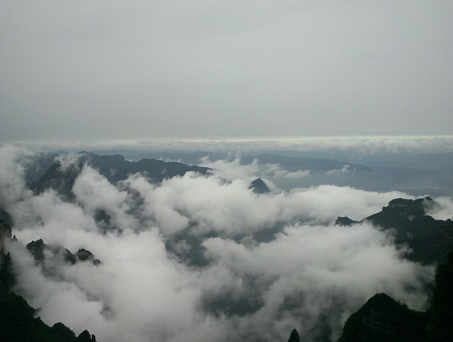 云雾缭绕--张家界,看张家界就该下雨天来_张家