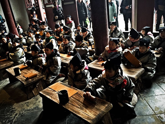 人气爆棚活动花絮:廿八都古镇念私塾_衢州旅游