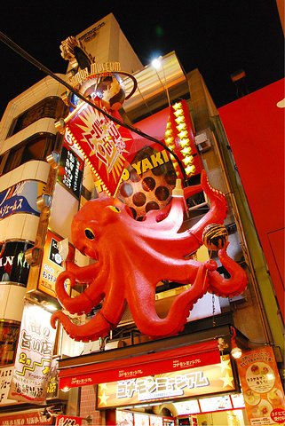 2015并且桥上有很多饭店的伙计在拉客_心斋桥