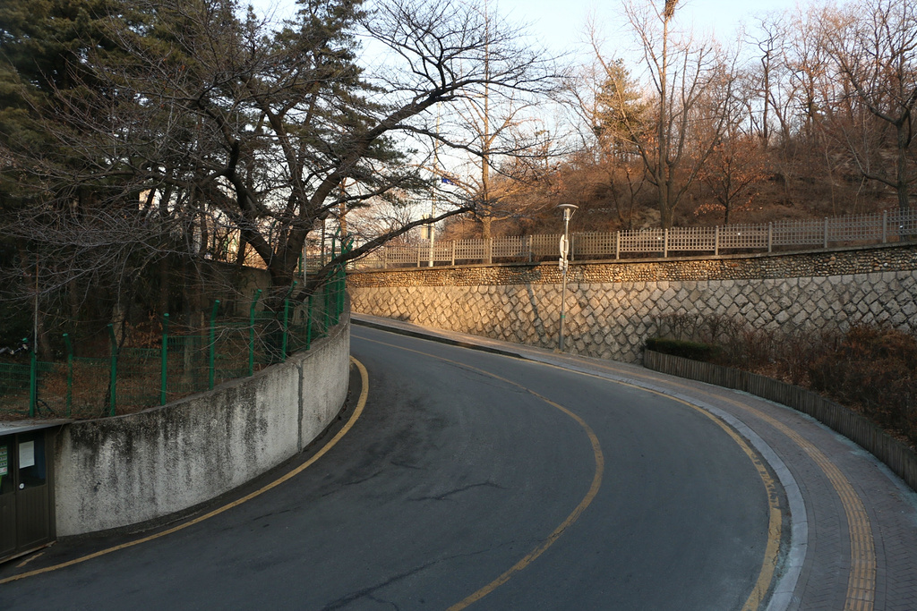 2015N首尔塔位于韩国首尔特别市龙山区的南山