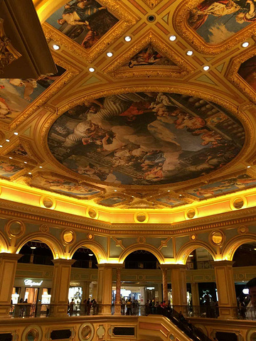 2015出了关闸,就会看到各种赌场发财车的上车