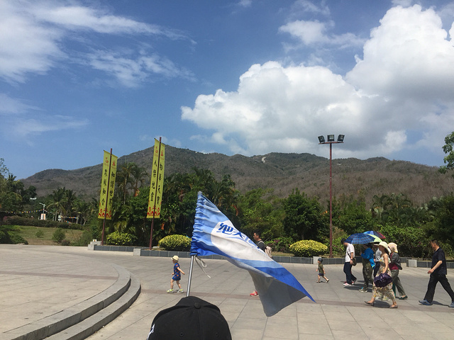 2016下楼海边散步之后,坐上了南山寺的旅游大