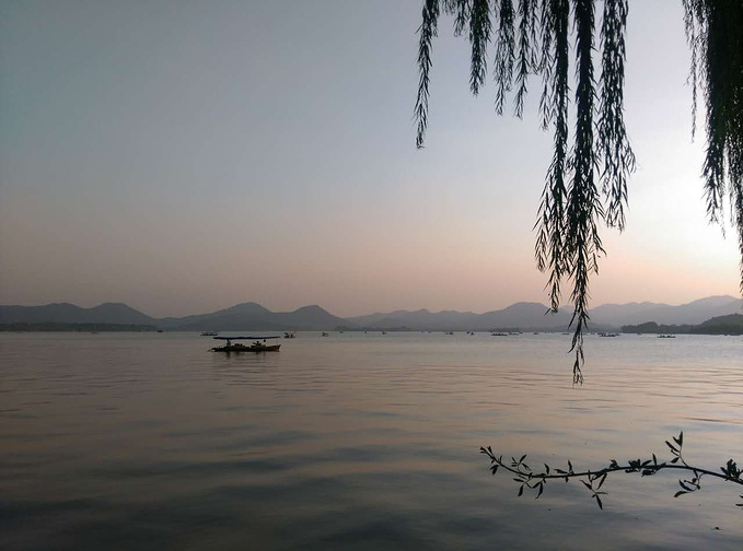 杭州旅游攻略 【杭州乌镇】港台女生玩杭州与乌镇~四日游  杭州西湖是