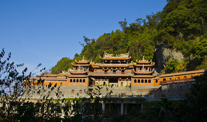 景区不大,但环境很好,视野开阔,游览时间一小时多就差不多了_清水岩"