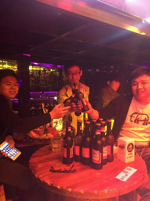 晚上酒吧应该是必不可少的节目吧,嗨吧的话 酒吧街的樱花屋,千里走