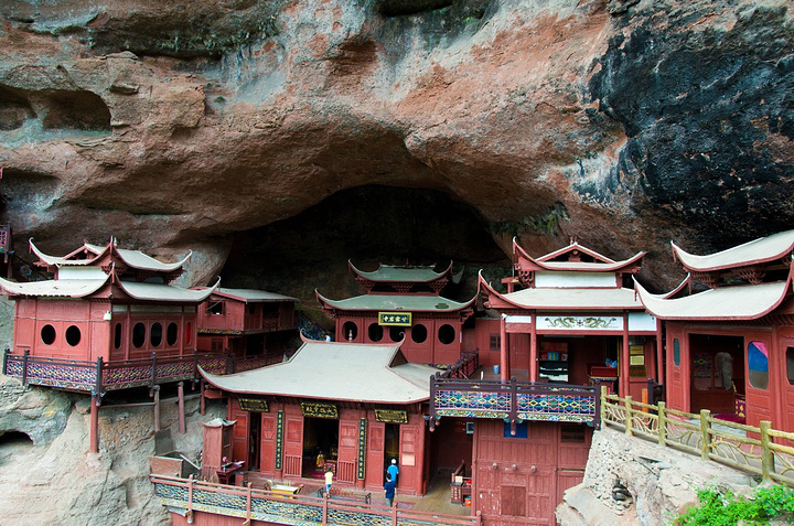 甘露岩寺大金湖游船的第一个登陆景点来大金湖一大半就是为了他