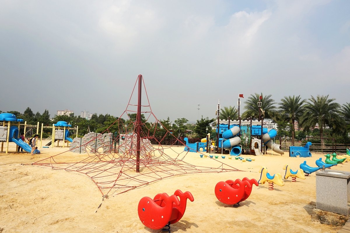 自从广州市儿童公园从人民路搬到白云区后,面积不是一般的大