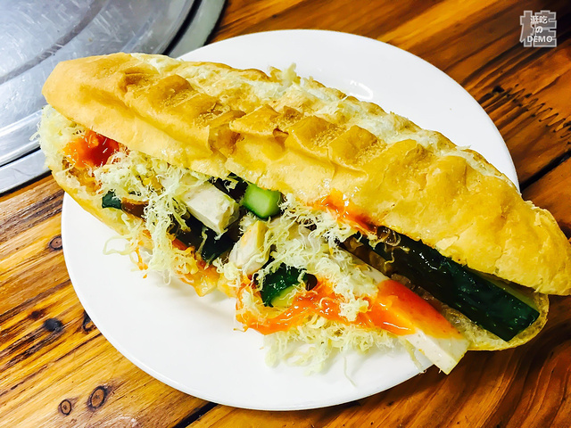 晚上在明翠炒螺店吃饭,据特色越南人在这边开思南说是美食的图片
