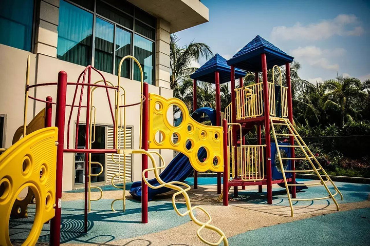 客人最爱的应该就是泳池区域了,毕竟三亚和阳光,沙滩,比基尼总是联系