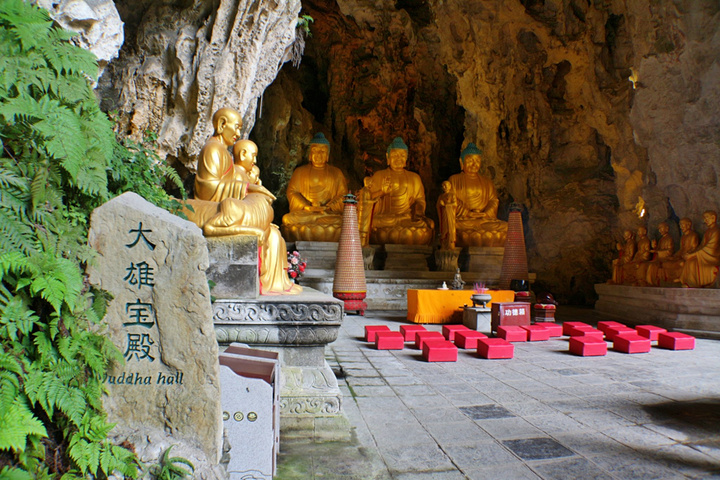 观音洞,是龙宫景区的一个重要的组成部分,这里有中国最大的洞中寺院