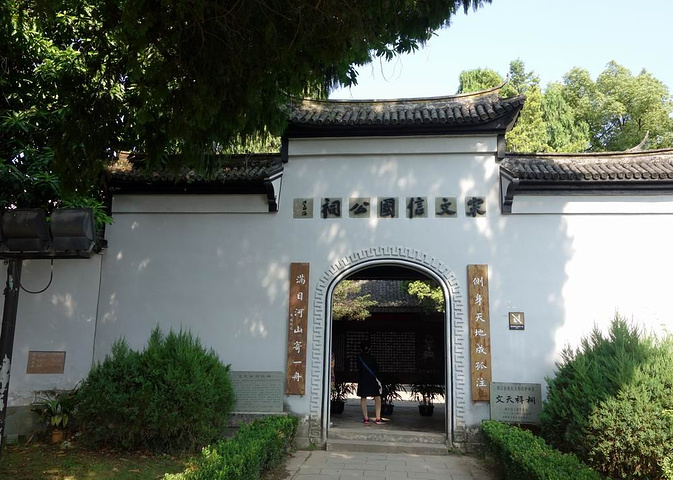 江心屿历史悠久,位于温州市区北面瓯江之中,东西长,南北狭