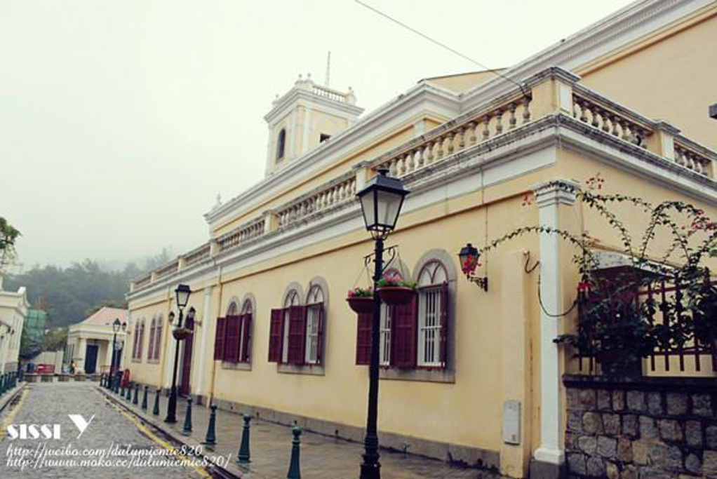 2014十字路口非常著名的大利猪扒包_官也街评