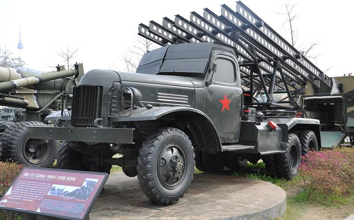 2015都是韩朝战争时候留下来的武器, 看着很壮