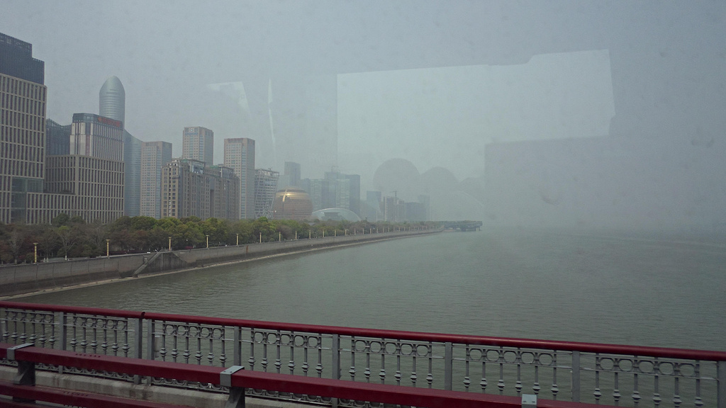 2014这是在杭州的机场大巴上照的什么新区来