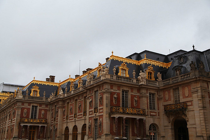 2015早上天气又不如意,不管了,搭乘RER C._凡