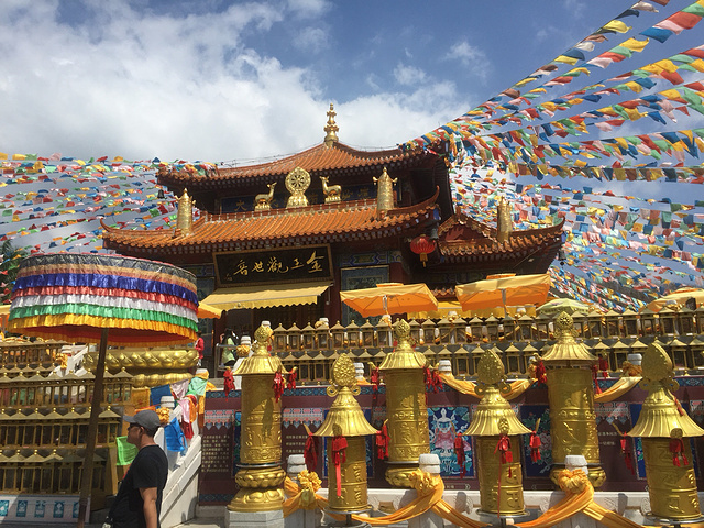 2016下楼海边散步之后,坐上了南山寺的旅游大