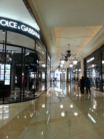 2015出了关闸,就会看到各种赌场发财车的上车