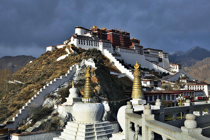 2015我们先来到拍摄布达拉宫最好位置的药王