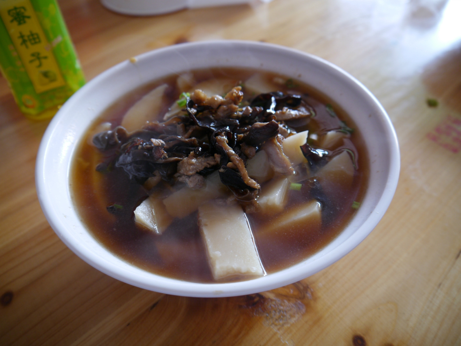 德信娱乐巾帼聚力爱心义卖 温暖点亮城南街巷