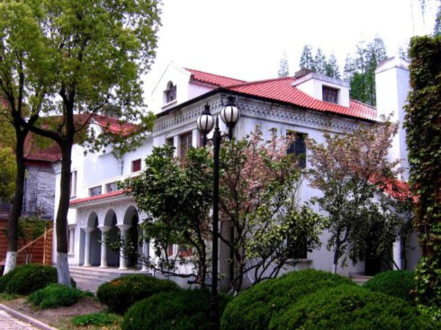 2015其中最著名的就是《情深深雨蒙蒙》、._