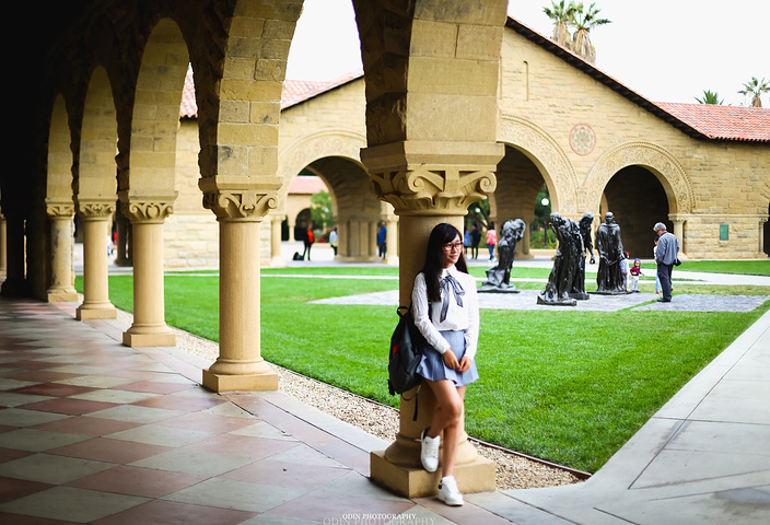 2016斯坦福大学停车位比较紧张而且很多写._