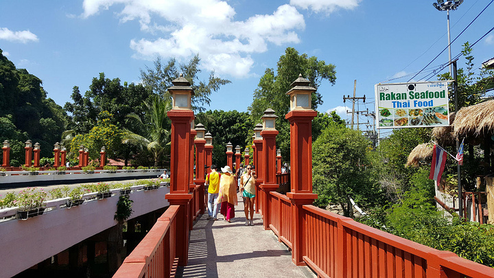 2016吃完就在奥南闲逛,然后边走边吃哈哈哈_