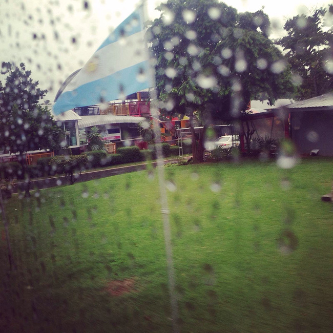 下午返回酒店的路上,还是雨天,一如我近期的心情,又开始发呆