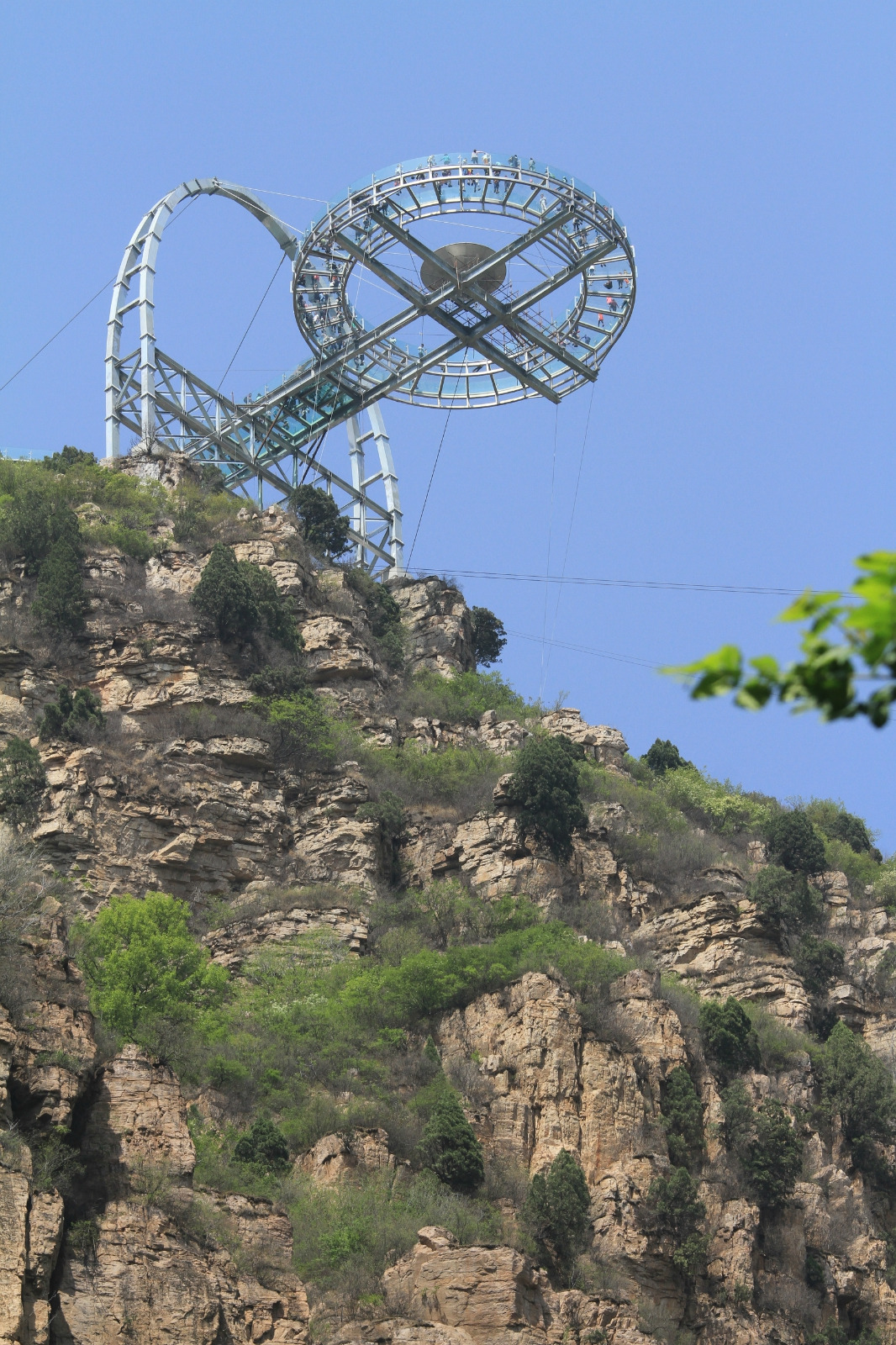 攻略></p></a>北京旅游攻略>莫负春光 带娃挑战平谷石林峡玻璃大圆盘