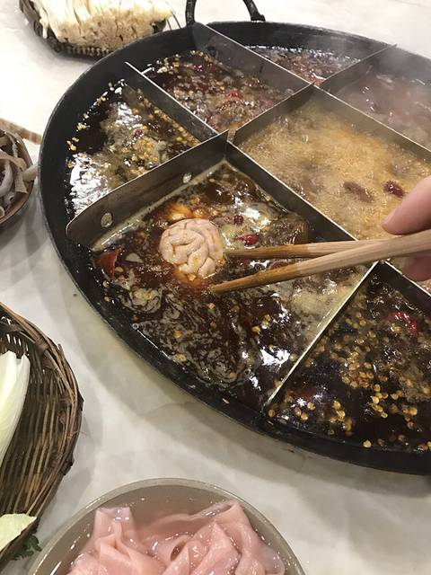 大厦:解放碑新世纪旁边,国贸二楼地址.比亚迪e1和北汽ec3图片