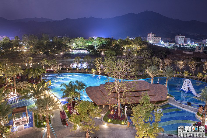 1 游泳能强身健体的同时也带给你无限的运动欢乐,即使是躺在这里晒