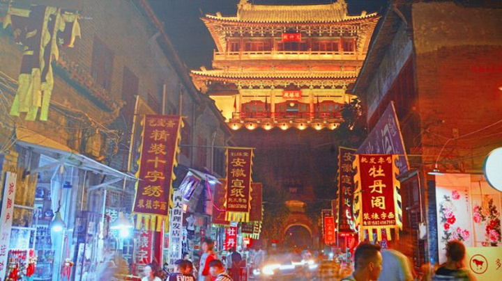 似乎除了白马和龙门石窟外,少有保存完整完好的名胜古迹