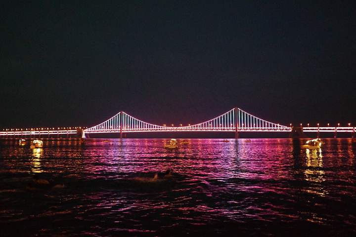 夜景一定要看星海广场我们呆了挺久百年城雕值得一看星海广场有一个