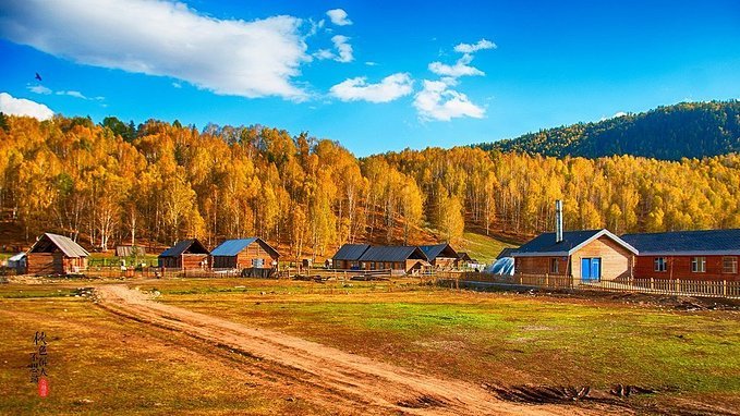 禾木景区位于新疆布尔津县喀纳斯,是图瓦人的集中生活居住地,是仅存的