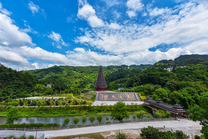 营业时间:08:30-17:30 -乘车线路:硒都广场处乘坐恩施至芭蕉或者朱砂