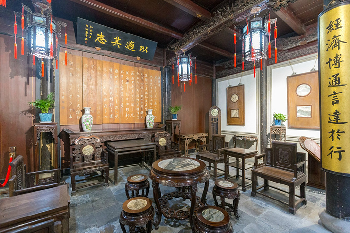 是江南保持明清历史旧貌的豪门巨宅之一,更是一座中国建筑风格与法国