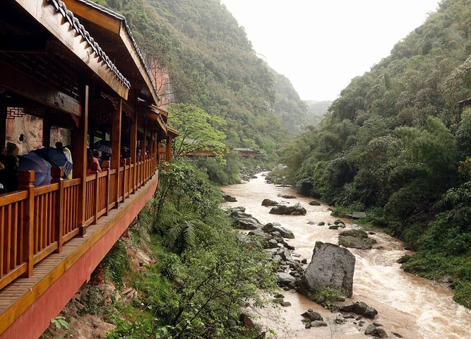 赤水大瀑布属于赤水丹霞旅游区,是国家aaaa级旅游景区,还是赤水丹霞