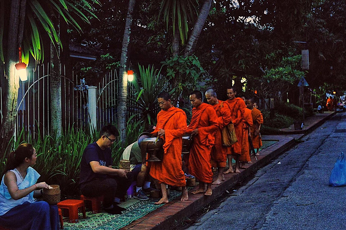除了进口岸被黑,真实的老挝应该是什么样子的?